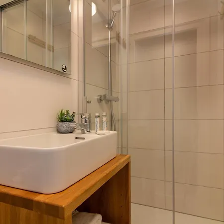 Dava La Via In - Out - Happy בקתה שאמוני